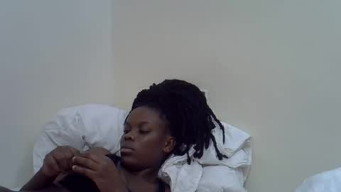 Snapshot of petite_melan chatting on 11.12.25 petite_melan online show from 11.12.25