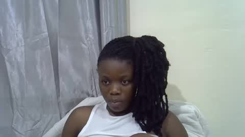 petite_melan online show from 11.19.25