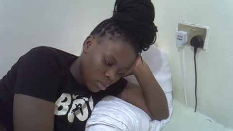 petite_melan online show from 12.17.25