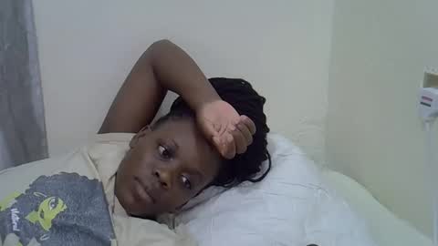 petite_melan online show from 12.17.25