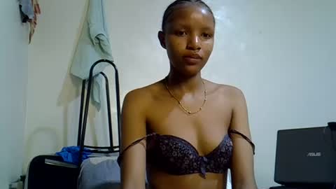 Snapshot of petite_melinda chatting on 06.20.26 petite_melinda online show from 06.20.26