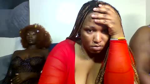 Snapshot of petite_queen001 chatting on 09.09.25 petite_queen001 online show from 09.09.25