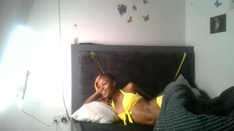 petite_queen69 online show from 06.06.26