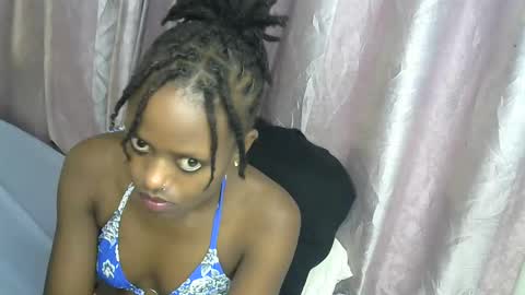 petite_star2 online show from 11.19.25