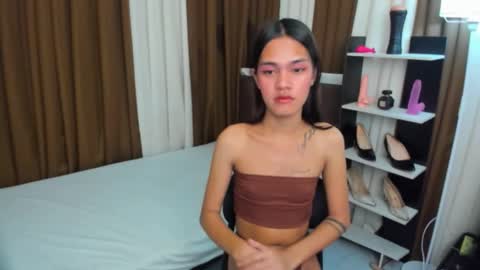 Snapshot of petiteasianaliyah chatting on 11.03.25 Aliyah online show from 11.03.25