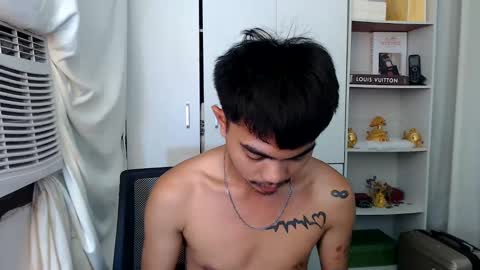 Snapshot of petiteasianx chatting on 02.12.25 Vrin online show from 02.12.25