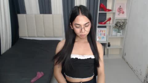 Yukie online show from 10.17.25