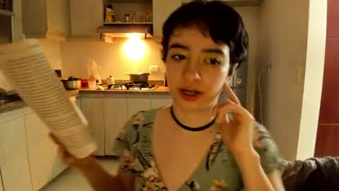 Snapshot of petitee_lunna chatting on 06.11.26 Lunna online show from 06.11.26