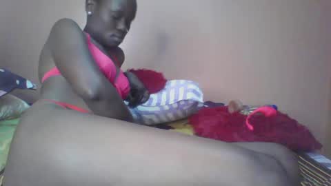 petiteecooky online show from 02.05.25