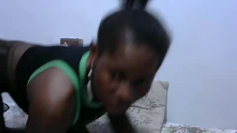 petitegirly12 online show from 02.07.25