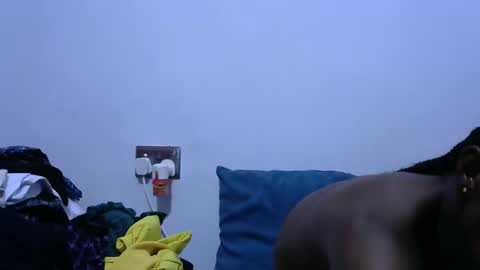 petitegirly12 online show from 02.19.25
