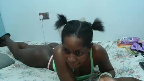 petitegirly12 online show from 03.06.25
