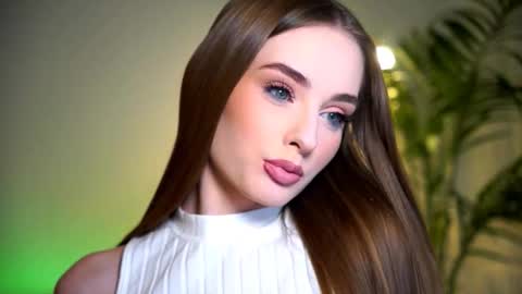 Petitegonwiild online show from 10.22.25