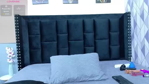 Snapshot of petitelittleebony chatting on 10.08.25 little sharon online show from 10.08.25