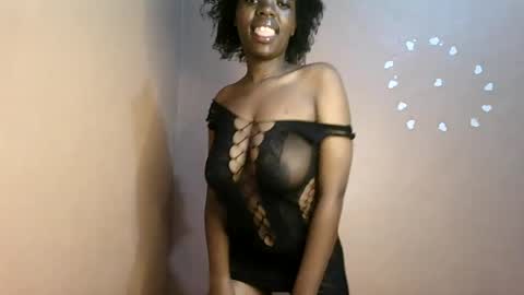 Snapshot of petitemomma76379 chatting on 06.13.26 sexy chocolate online show from 06.13.26