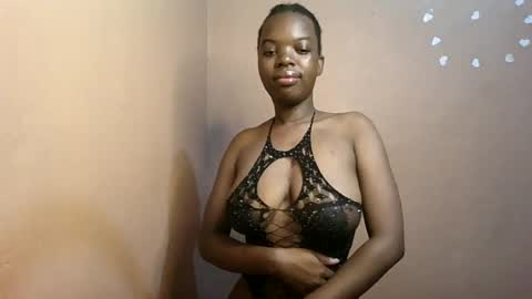 Snapshot of petitemomma76379 chatting on 07.17.26 sexy chocolate online show from 07.17.26