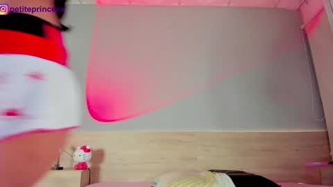 Snapshot of petiteprincesx chatting on 12.28.24 Petiteprinces online show from 12.28.24