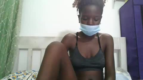 Snapshot of petitesweetchiq chatting on 11.16.25 petitesweetchiq online show from 11.16.25