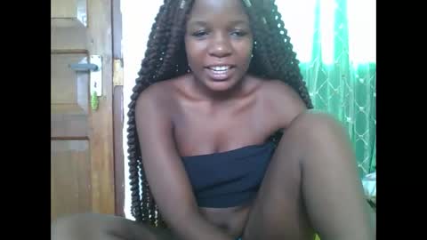 Snapshot of petitesweetchiq chatting on 02.28.26 petitesweetchiq online show from 02.28.26