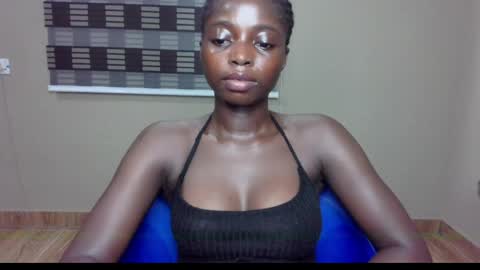 Snapshot of petitexxebony chatting on 06.02.26 petitexxebony online show from 06.02.26