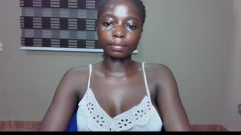 Snapshot of petitexxebony chatting on 06.02.26 petitexxebony online show from 06.02.26