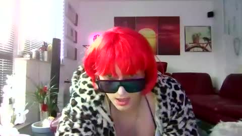 Snapshot of petrathomas chatting on 04.19.26 LIZA online show from 04.19.26