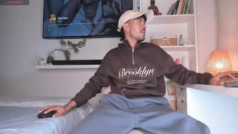 Snapshot of pettercat chatting on 11.19.25 Pettercat online show from 11.19.25