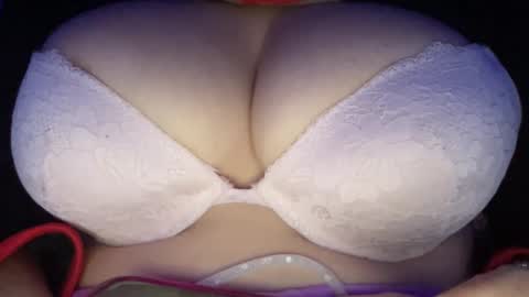 Snapshot of peular chatting on 02.17.26 peular online show from 02.17.26