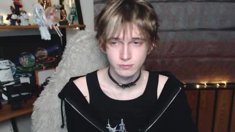 Snapshot of pexxide chatting on 04.27.26 soren online show from 04.27.26