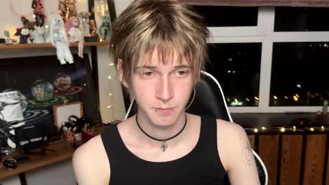 Snapshot of pexxide chatting on 05.04.26 soren online show from 05.04.26