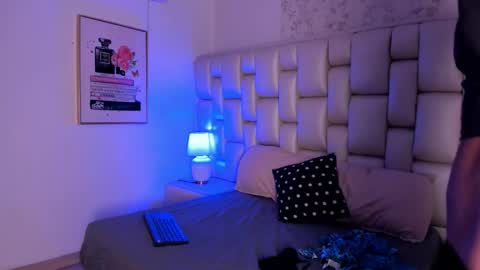 Snapshot of peyton_louise chatting on 11.17.25 Peyton online show from 11.17.25