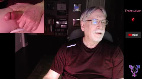 Snapshot of pghk2000 chatting on 02.09.25 George online show from 02.09.25