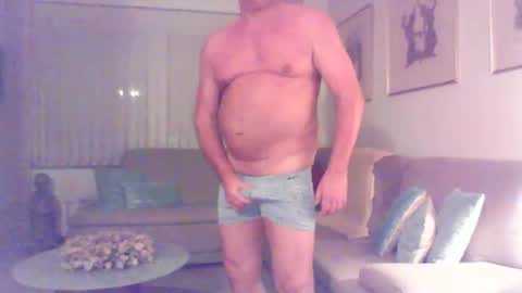 Snapshot of phil279 chatting on 11.29.25 Phil online show from 11.29.25