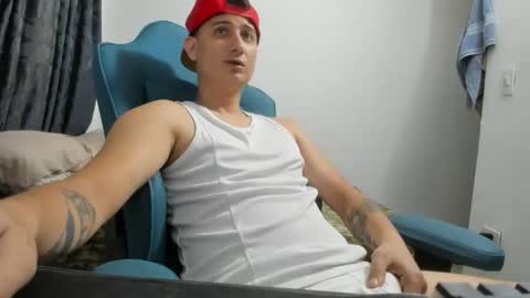 Snapshot of philip_dj chatting on 11.08.25 philip_dj online show from 11.08.25