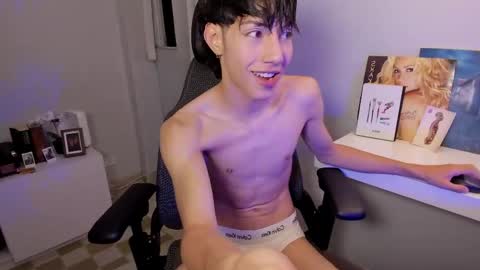 Phil.   INDEPENDENT MODEL online show from 03.29.26