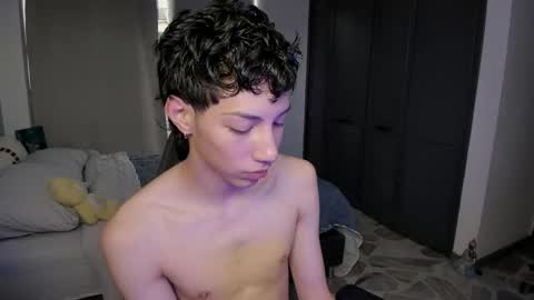 Snapshot of philipe_moonlight_ chatting on 05.27.26 Phil. INDEPENDENT MODEL online show from 05.27.26