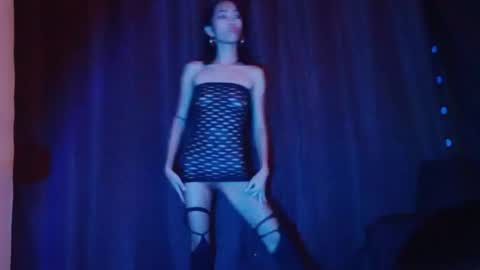 Online at weekends Friday to Sunday online show from 09.30.25