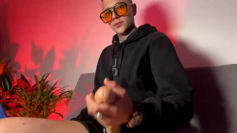 PHILLIP online show from 04.10.26