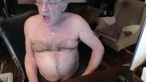 Snapshot of philoumis2 chatting on 12.23.24 Philippe online show from 12.23.24