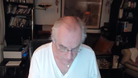 Snapshot of philoumis2 chatting on 01.31.25 Philippe online show from 01.31.25