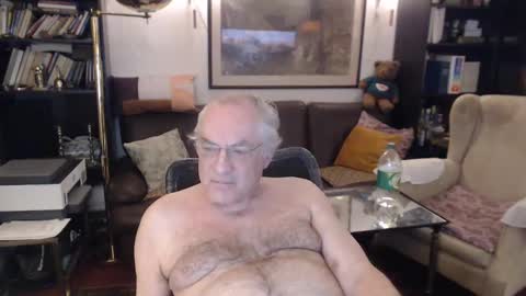 Snapshot of philoumis2 chatting on 02.02.25 Philippe online show from 02.02.25