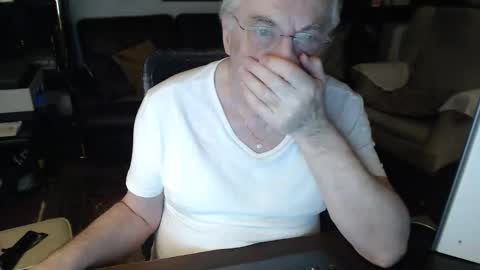 Snapshot of philoumis2 chatting on 03.03.26 Philippe online show from 03.03.26