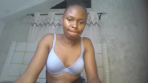 Snapshot of phoebe015 chatting on 02.25.26 phoebe online show from 02.25.26