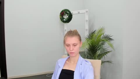 Phoebe online show from 12.05.24