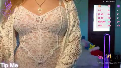 Snapshot of phoenixlunar chatting on 10.09.25 Selena online show from 10.09.25