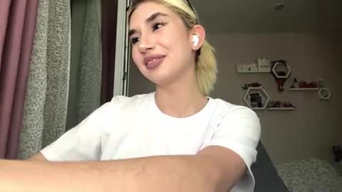 Snapshot of phylissrzucidlo chatting on 07.11.26 Laura online show from 07.11.26