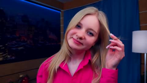 Snapshot of phyllisearney chatting on 01.13.25 Hann G. Jones online show from 01.13.25