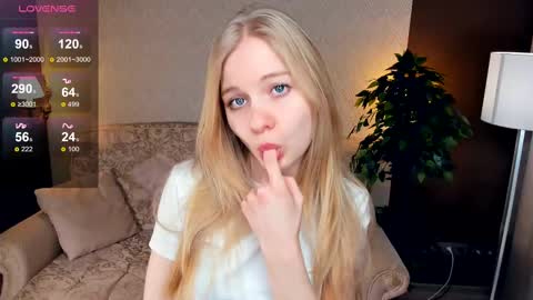 Snapshot of phyllisearney chatting on 03.12.25 Hann G. Jones online show from 03.12.25