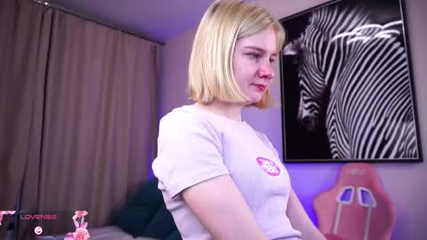 Snapshot of phyllisearney chatting on 10.28.25 Hann G. Jones online show from 10.28.25