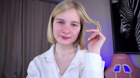 Snapshot of phyllisearney chatting on 10.29.25 Hann G. Jones online show from 10.29.25